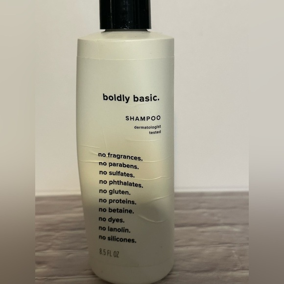 Boldly Basic Shampoo - dented bottle - Picture 1 of 3